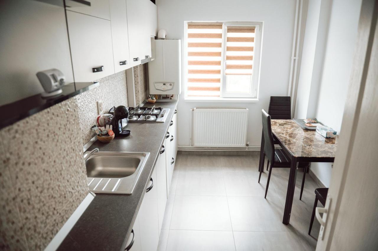 Adrian Home, Central Ploieşti Exterior foto